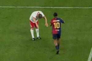 Ronaldinho nie stracił swojej magii. Tak zabawił się z rywalem [WIDEO] 