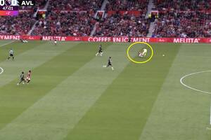 Cash i Martinez stracili głowę na Old Trafford! Bramkarz wyleciał z czerwoną kartką [WIDEO]