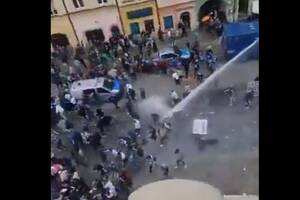 Kilkadziesiąt osób zatrzymanych. Wrocław przypominał pole bitwy [WIDEO]
