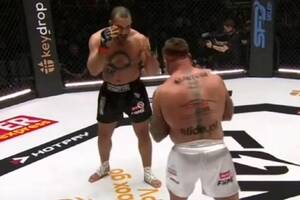 Zapomniany freakfighter wraca po kilku latach. Chce walki z niepokonaną gwiazdą