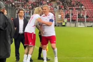 Boniek znów na boisku! Chwilę później historyczna zmiana [WIDEO]