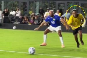 Matko Boska, Ronaldinho! 45 lat i wyczynia cuda [WIDEO]