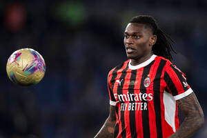 Sensacyjna wymiana za Leao?! Milan i Barcelona mogą zaskoczyć