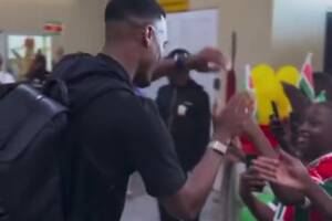 Gorące przywitanie gwiazdora Liverpoolu. Odwiedził rodzinny kraj [WIDEO]