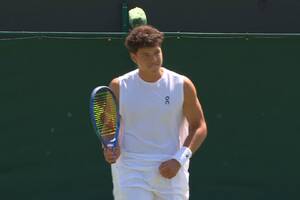 Niebywałe rzeczy na Wimbledonie. Wyszli na kort i grali przez minutę [WIDEO]